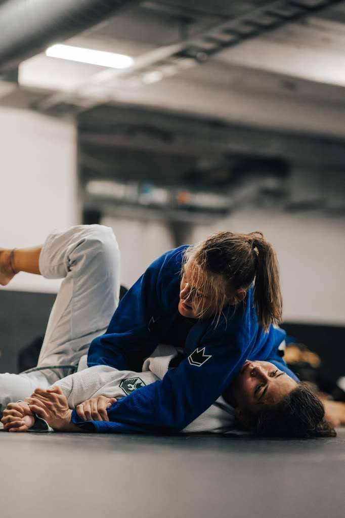 How to Master the Americana in BJJ: A Step-by-Step Guide to Successful Grappling